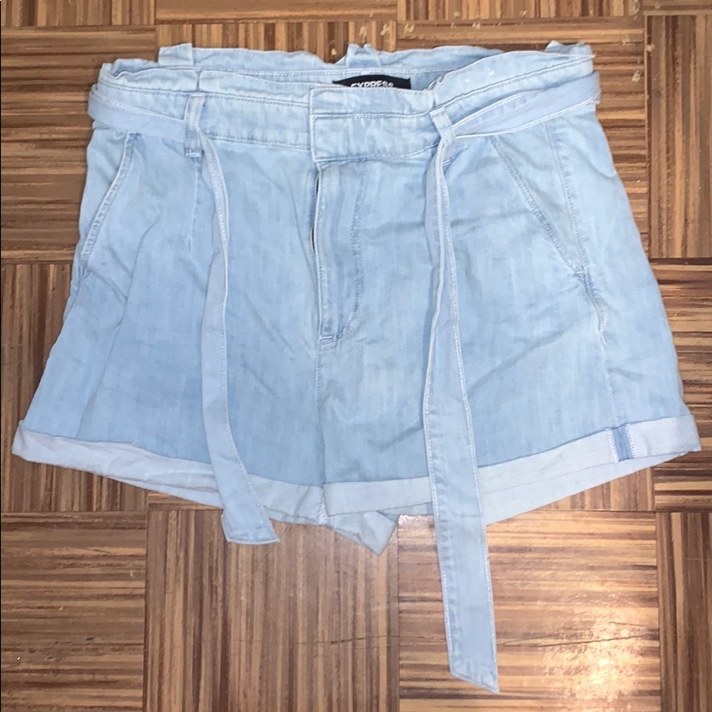💙 EXPRESS HIGH WAISTED JEAN SHORTS 💙